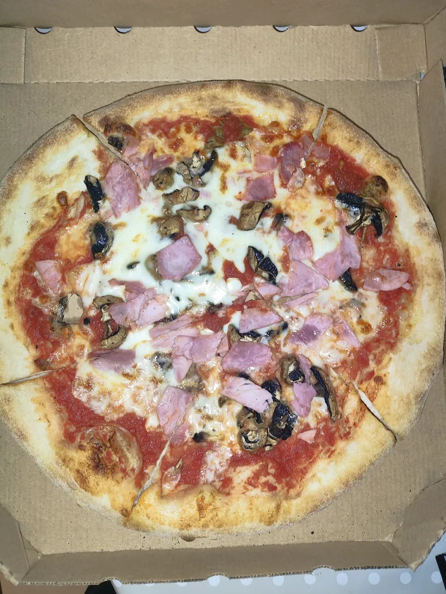 Pizza jambon et champignons